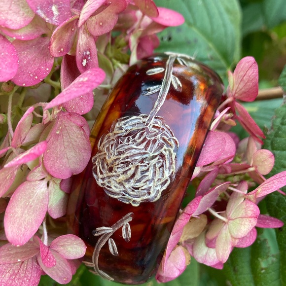 Vintage Carved Lucite Bangle - Picture 3 of 8